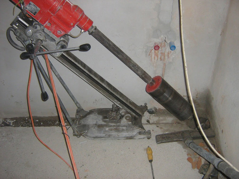 Medve utcai építkezésen betonfúrás, betonvágás 11